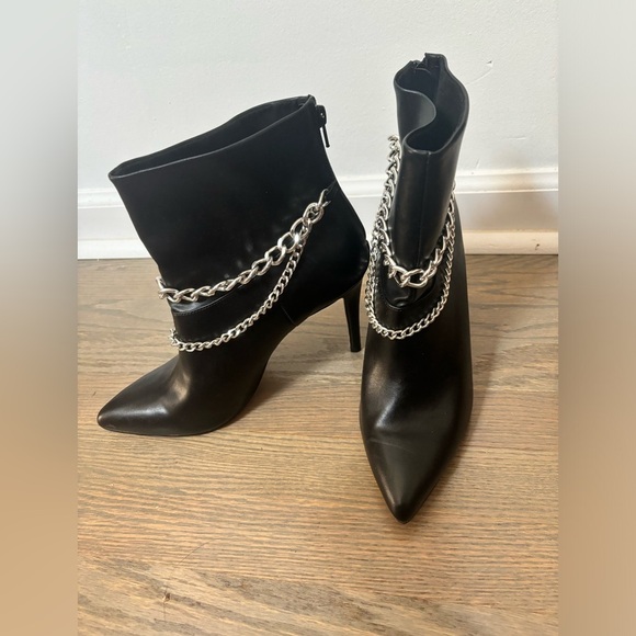 BCBG Hardia Chain Strap Biker Heel Booties Boots Chic and Trendy Size 10 - Picture 6 of 9